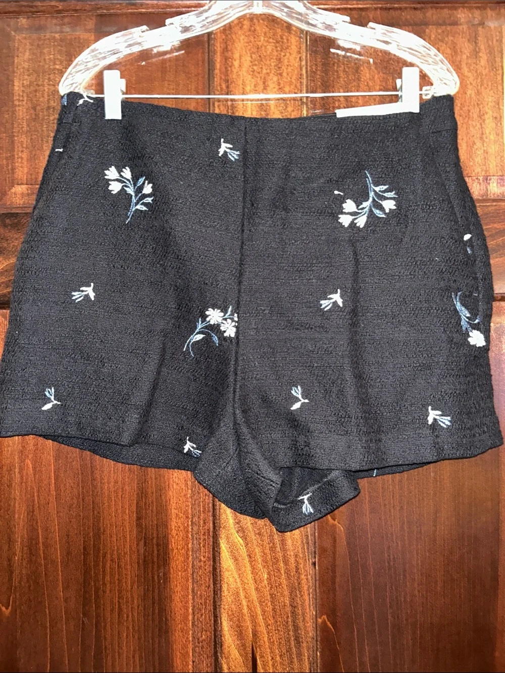 Ann Taylor Black Floral Embroidered Women’s Shorts 12 - Picture 1 of 6